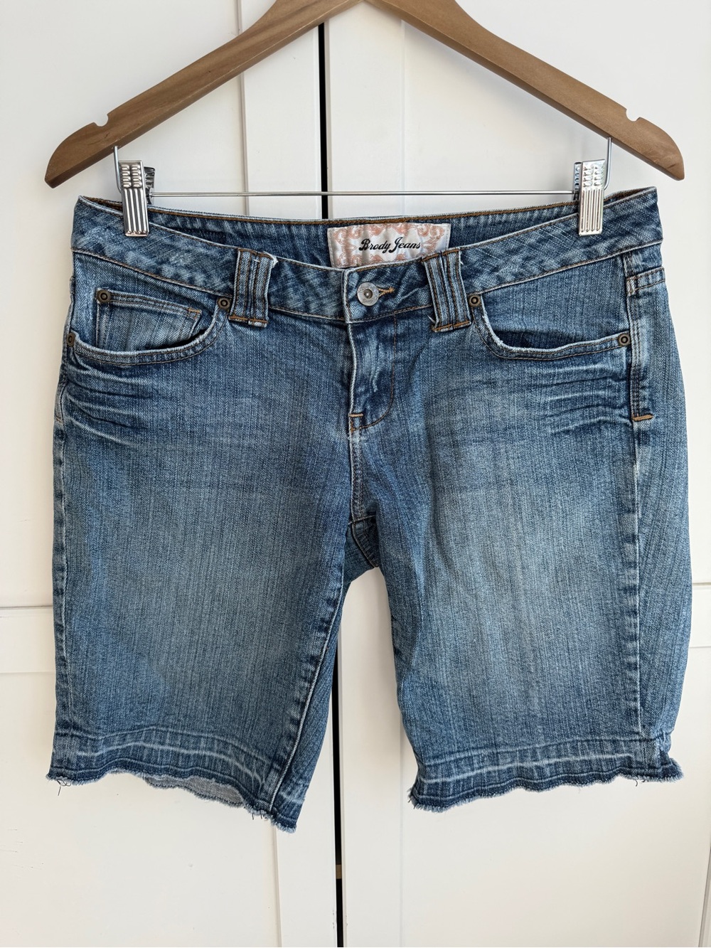 Vintage Y2K Brody Jeans Size 28 Denim Bermuda Shorts Frayed Hem Long Jorts